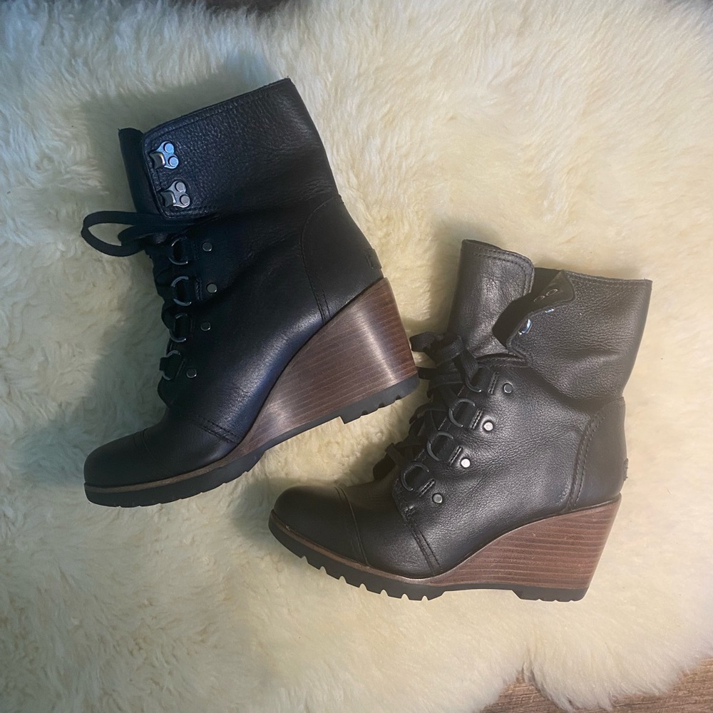 Sorel Black Ankle Boots with Brown Wedge